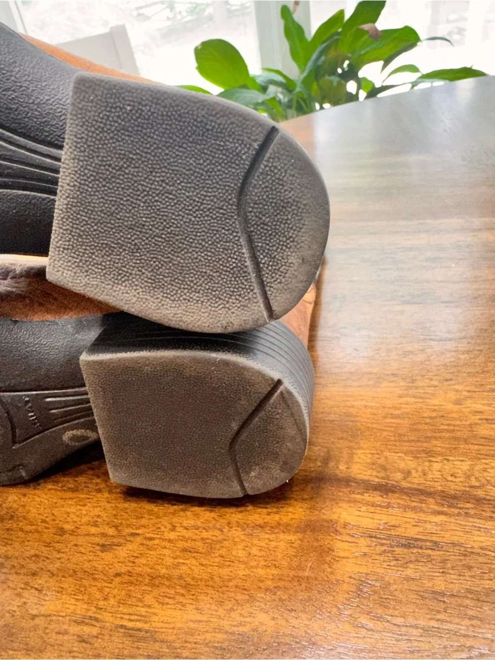 Ariat Tombstone Wide Square Toe Western Boot. Size boys or girls 8.5